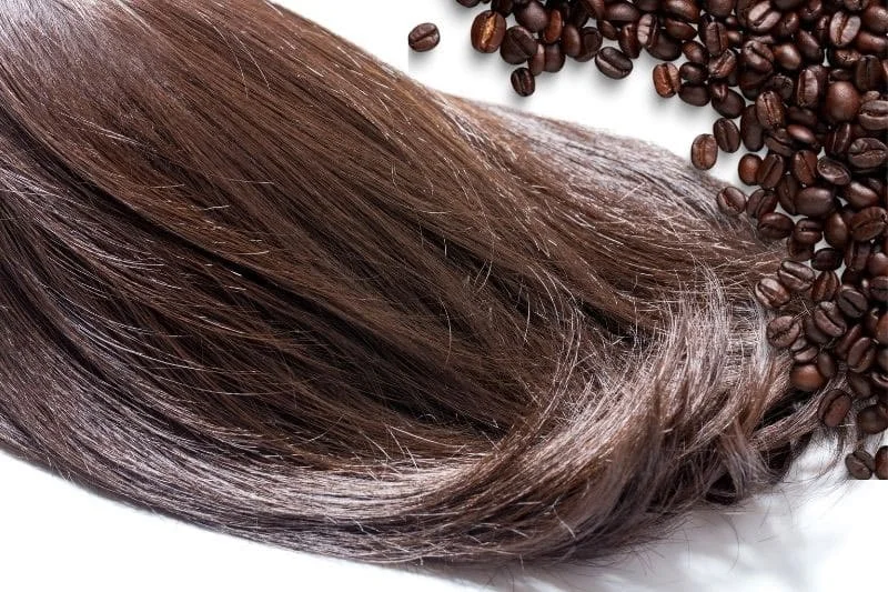 Caffeine giúp kích thích mọc tóc, cải thiện chất tóc và hoàn toàn thân thiện với da đầu