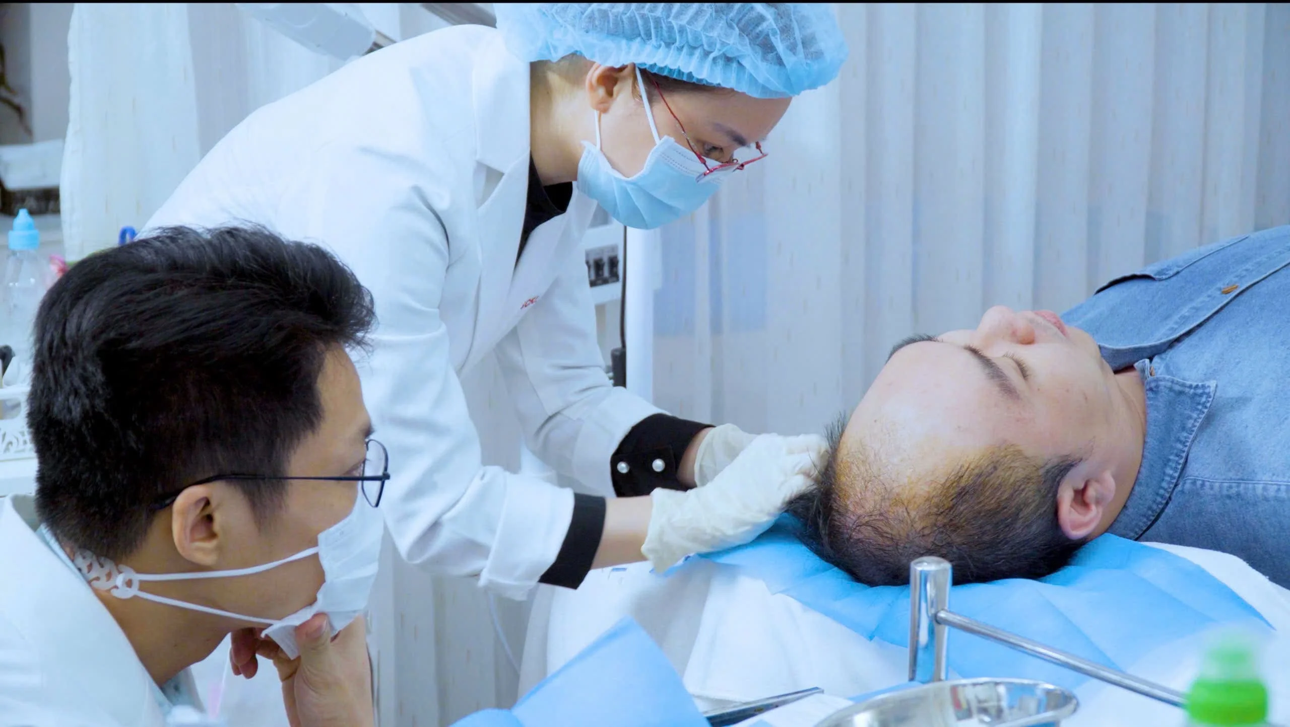 Sản phẩm Neofollics hỗ trợ giảm rụng tóc và kích thích tóc mọc chắc khỏe, nuôi dưỡng tóc và da đầu khỏe mạnh được giới chuyên gia tin dùng